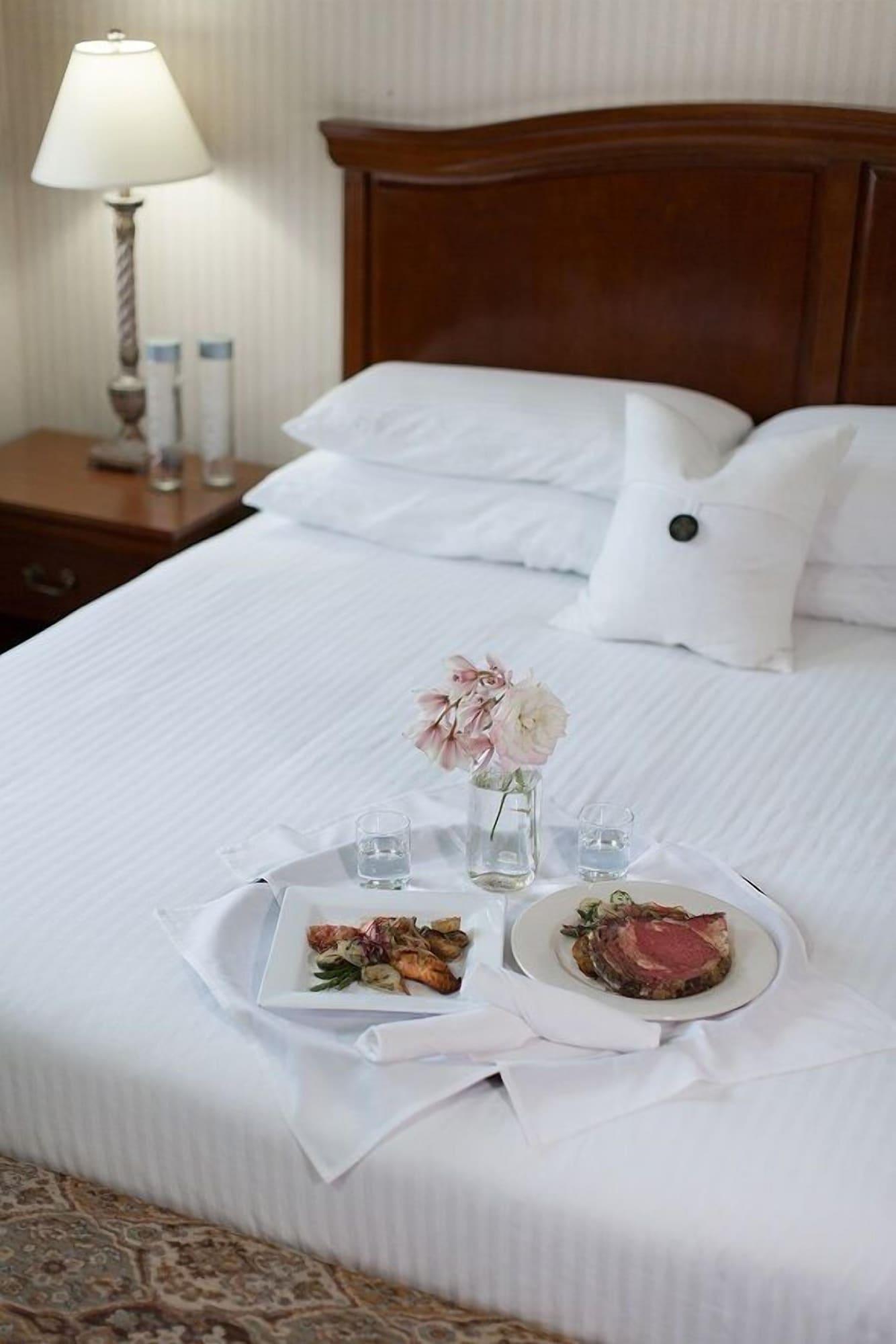 Rogue Regency Inn & Suites Медфорд Екстериор снимка