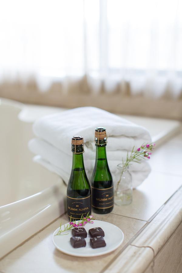 Rogue Regency Inn & Suites Медфорд Екстериор снимка